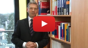 Im Video: Prof. Dr. Thomas Tegen erklärt das Bachelor-Fernstudium Wirtschaftsrecht.