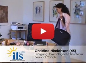 Im Video: Erfogreiche Absolventin des Fernkurses Psychologischer Berater/Personal Coach teilt ihre Erfahrungen.