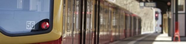 Der Fernlehrgang Meister für Bahnverkehr lehrt betriebswirtschaftliches Handeln, Zusammenarbeit im Betrieb sowie Qualitäts- und Personalmanagement.